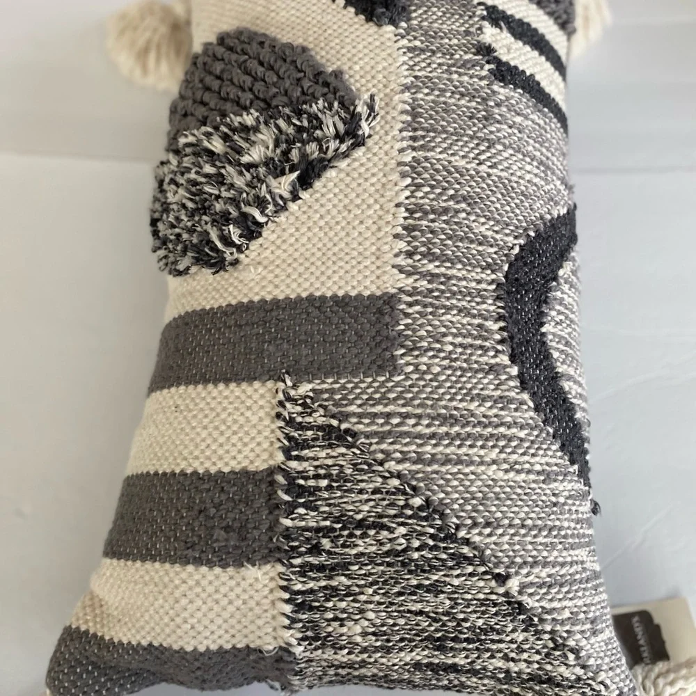 KIRKLANDS Pillow Grey/Ivory Geo W/Corner